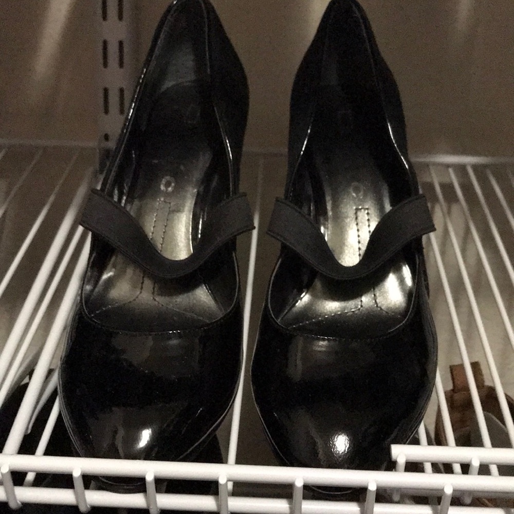 DKNYC heels size 6 1/2